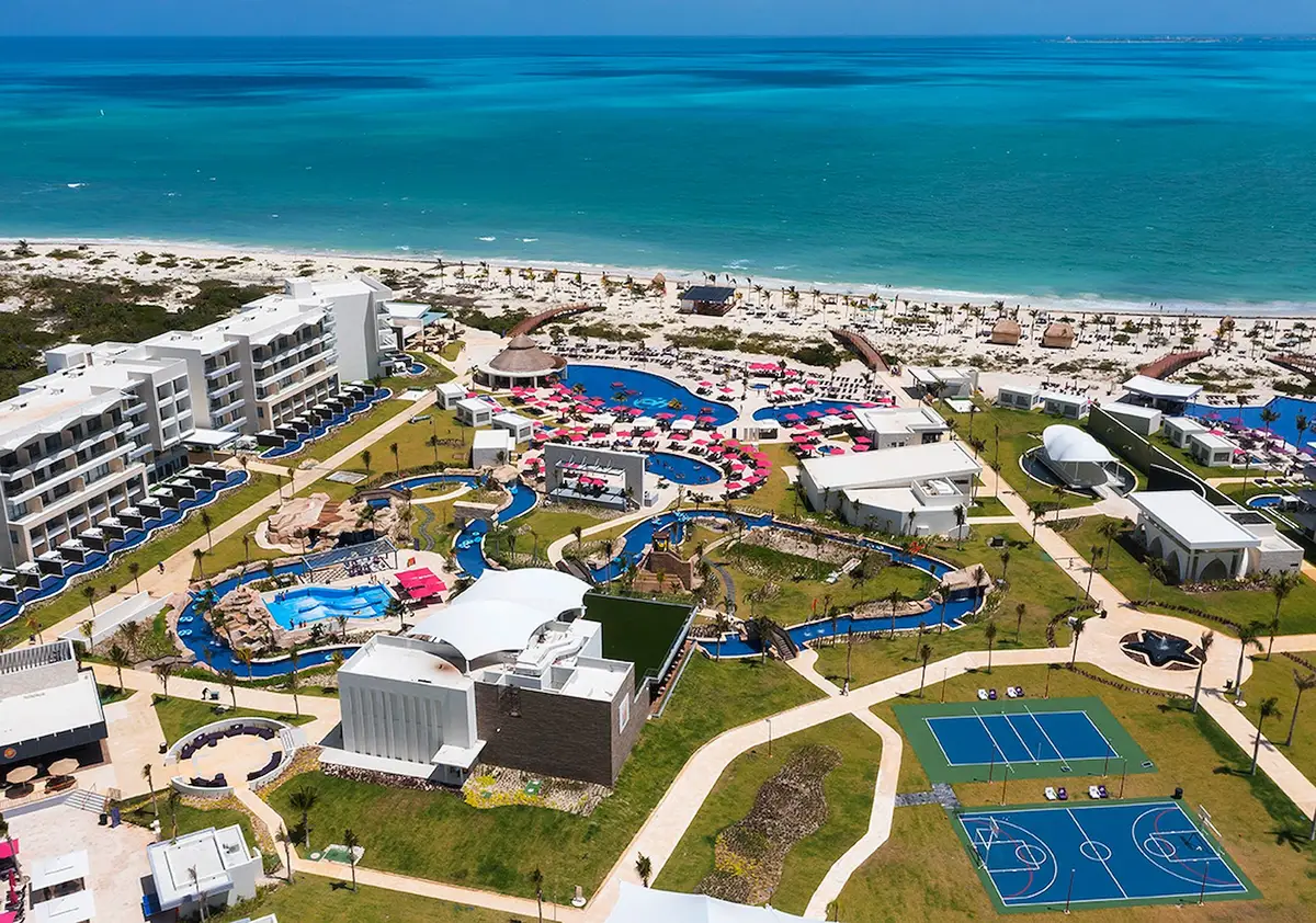 Planet Hollywood Cancun by Royalton